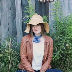 Meet your Posher, Anne